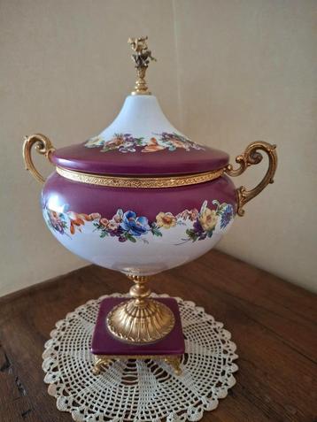 Decoratiestuk beschikbaar voor biedingen