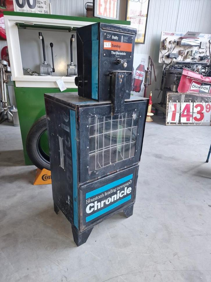 Vintage kranten automaat  the chronicle, Verzamelen, Automaten | Overige, Gebruikt, Ophalen