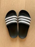 Slippers Adidas maat 31, Ophalen, Zo goed als nieuw