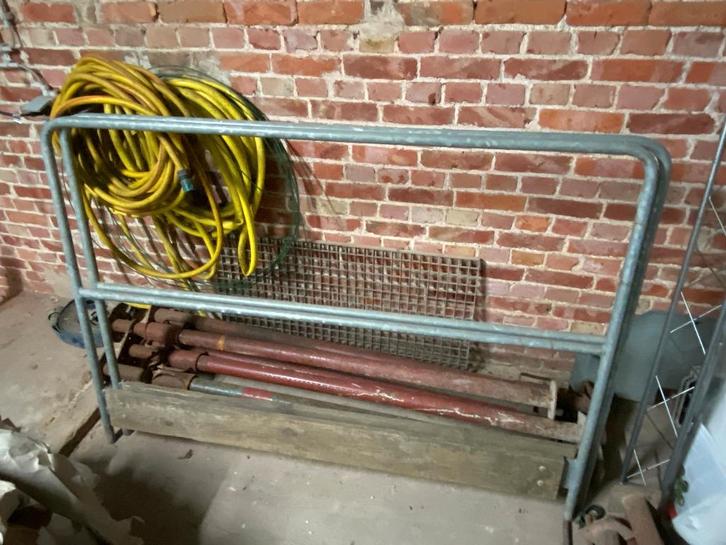 2 gardes corps métallique, Doe-het-zelf en Bouw, Metalen, Gebruikt, Ophalen