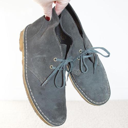 Prachtige Suede Clarks Originals Schoen s28 (Maat39½) € 75,-, Kleding | Dames, Schoenen, Zo goed als nieuw, Schoenen met lage hakken