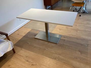 Bureau/table blanc et metal 