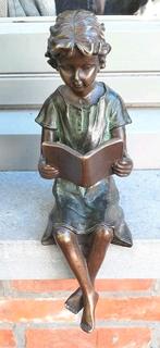 Meisje met boek - bronzen beeld Gepatineerd ,gestempeld, Ophalen of Verzenden
