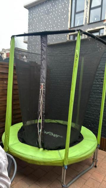 Trampoline beschikbaar voor biedingen