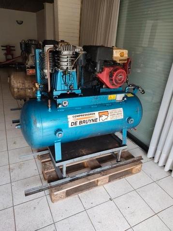 2 compressors te koop beschikbaar voor biedingen