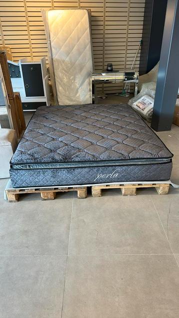 WIJ SLUITEN SPECİALE TWEEPERSOONS MATRAS €499 beschikbaar voor biedingen
