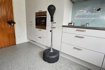 Boksbal beschikbaar voor biedingen