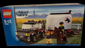 De lego city set 4 x 4 met paardentrailer beschikbaar voor biedingen