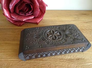 Handgesneden kistje juwelendoos met geheim slot. Frankrijk beschikbaar voor biedingen