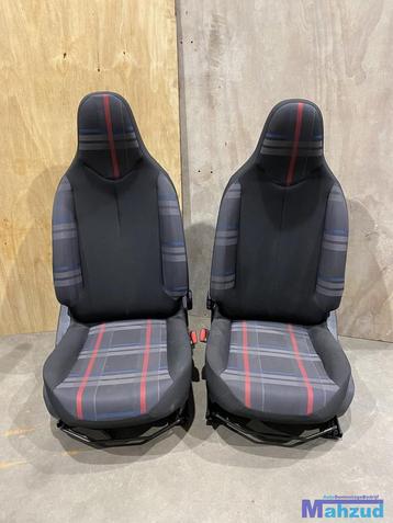 PEUGEOT 108 Compleet interieur 5 deurs 2014+ beschikbaar voor biedingen