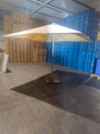 grote parasol op voet met wieltjes, Tuin en Terras, Ophalen, Gebruikt