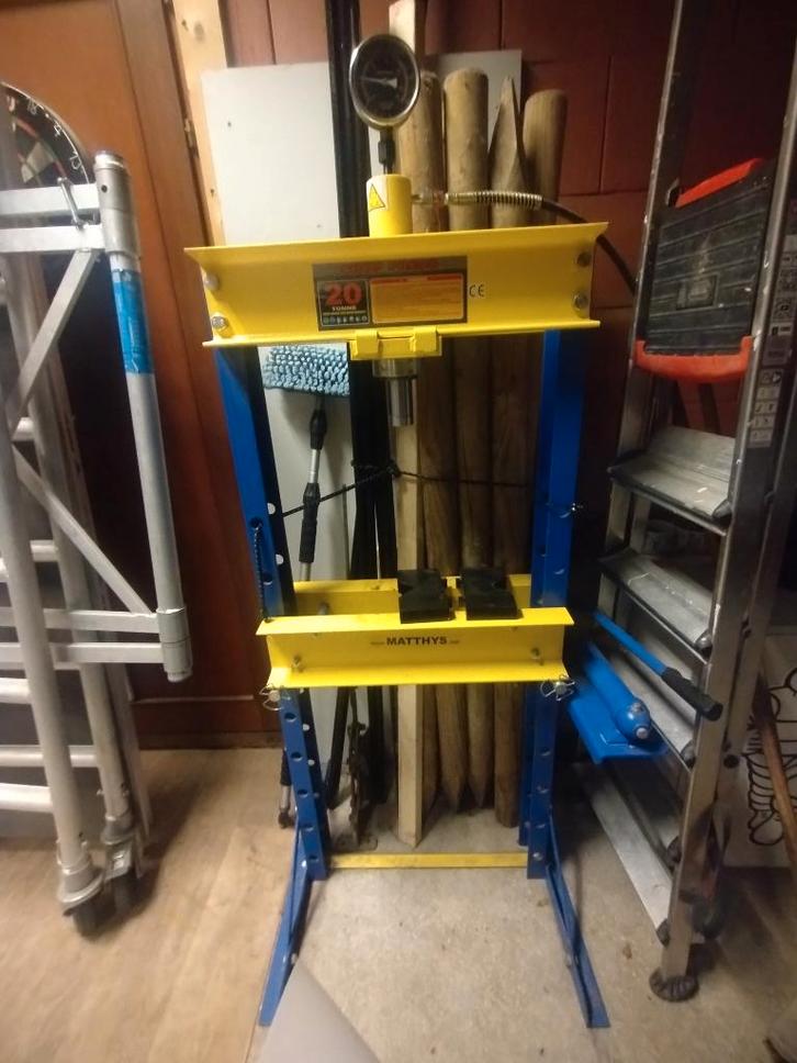 HYDRAULISCHE PERS MET MANOMETER 20 T VERSTERKT KADER, Auto diversen, Autogereedschap, Zo goed als nieuw, Ophalen