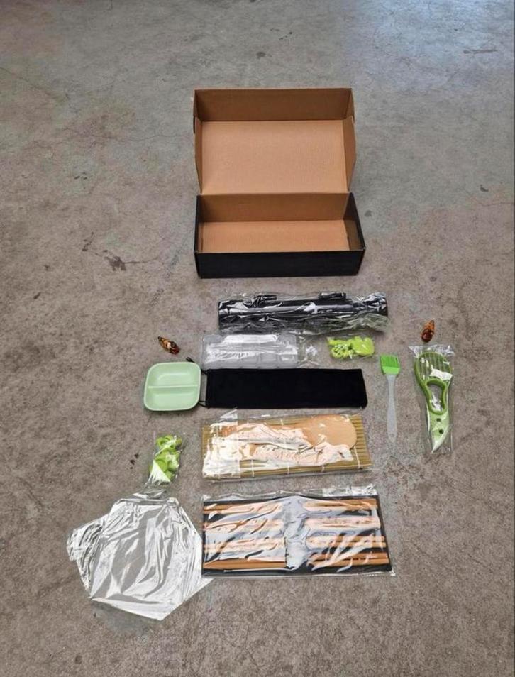 Sushi bazooka ! Zelf sushi klaarmaken met deze set, Antiek en Kunst, Antiek | Keukengerei, Ophalen of Verzenden