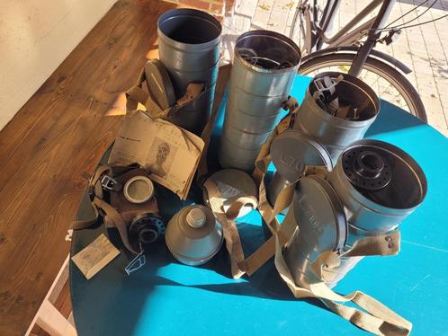 gasmaskers L702  en antieke koperen granaathuls, Verzamelen, Militaria | Tweede Wereldoorlog, Overige soorten, Overige typen, Ophalen