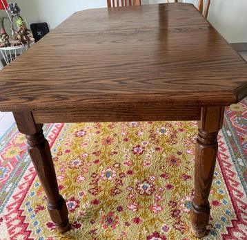 Mooie tafel beschikbaar voor biedingen