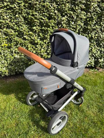 Mutsy Nio kinderwagen volledige set beschikbaar voor biedingen