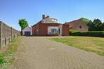 Ruime, op te frissen villa woning op een perceel van 1.583m², Provincie Oost-Vlaanderen, Vrijstaande woning, 3 kamers, 1500 m² of meer