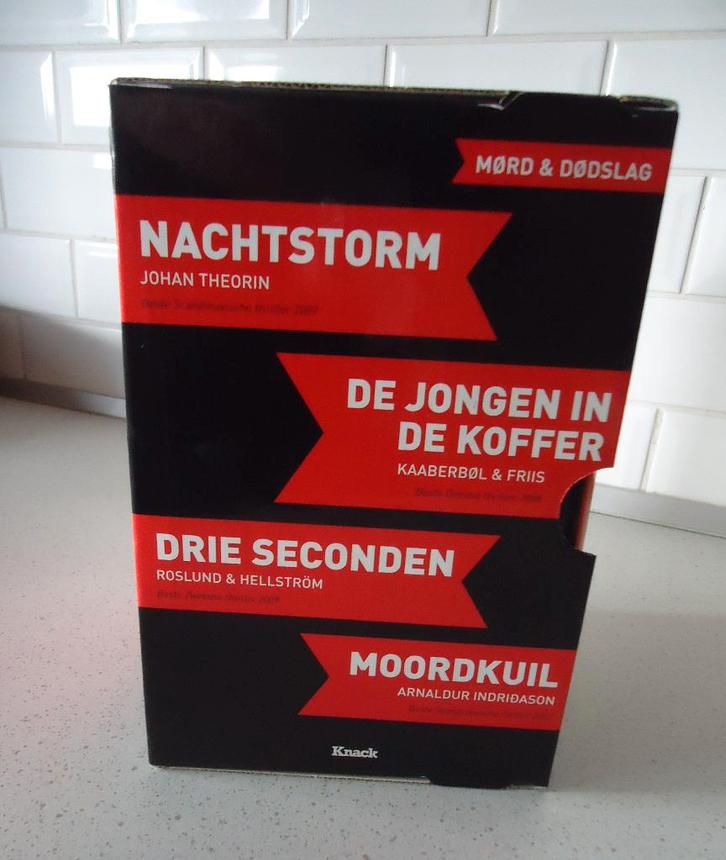 4 deligeThriller  Box van Knack  "Mørd & Dødslag"  , Livres, Thrillers, Comme neuf, Belgique, Enlèvement ou Envoi