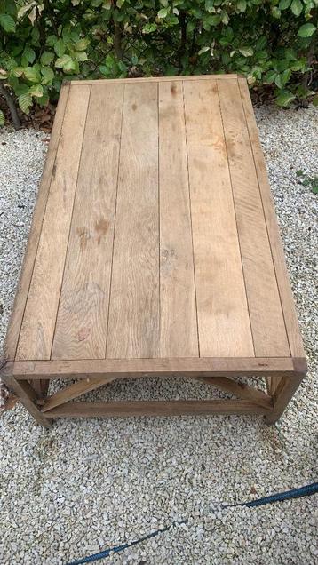 Houten salontafel beschikbaar voor biedingen