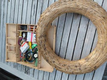 Bloemschikmateriaal strokrans beschikbaar voor biedingen