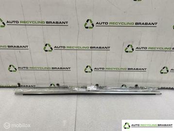 Raamlijst Rechtsvoor Skoda Octavia 3 NIEUW ORIG 5E9837475D beschikbaar voor biedingen