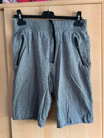 Short decathlon beschikbaar voor biedingen