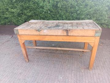 slagersblok beenhouwerstafel hakblok  beschikbaar voor biedingen