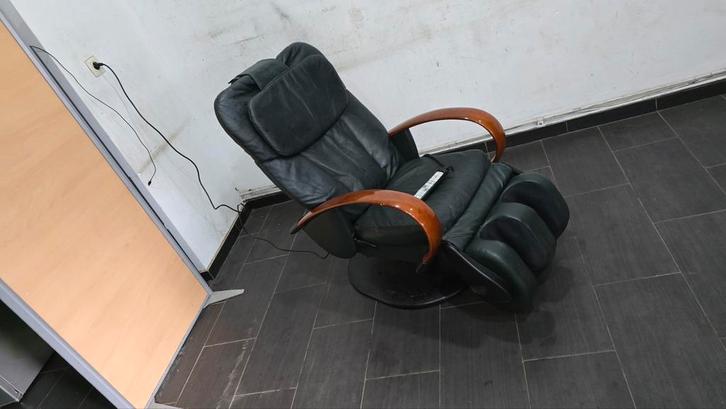 robotmassagestoel model HTT-10CRPC in groen leer, Tuin en Terras, Ligbedden, Hout, Verstelbaar, Ophalen of Verzenden