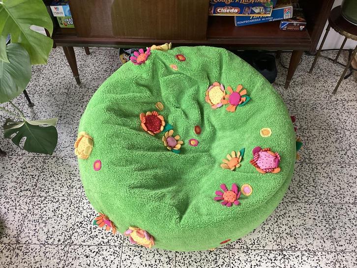 Pouf vert avec fleurs avec fleurs, Huis en Inrichting, Zetels | Voetbanken en poefs, Zo goed als nieuw, Ophalen