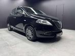 Lancia Ypsilon Ypsilon 1.2i *12 mois de garantie* (bj 2015), Auto's, Gebruikt, 4 cilinders, Zwart, 5 deurs