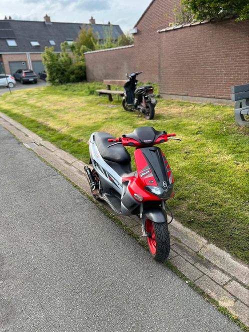 Gilera runner 70cc mvt b klasse, Fietsen en Brommers, Scooters | Piaggio, Zo goed als nieuw, Ophalen