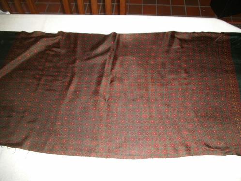 Tissu pour foulard femme ou homme 125x55cm, Hobby & Loisirs créatifs, Tissus & Chiffons, Comme neuf, 30 à 120 cm, 30 à 200 cm