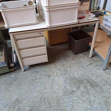 bureau beschikbaar voor biedingen