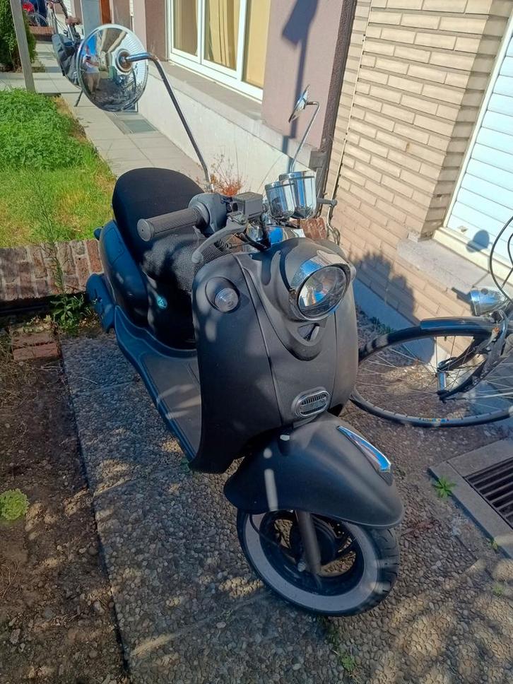 Lowigi Venesi b klasse brommer, Fietsen en Brommers, Snorfietsen en Snorscooters, Zo goed als nieuw, Ophalen of Verzenden