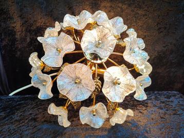 Vintage plafondlamp met 19 iriserende glazen bloemen, Murano