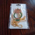 Nouveau collier en forme de hibou, Enlèvement