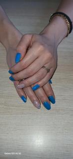 Recherche modèle pour manicure mains et pieds