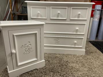 Kinderkamer Mickey (kleerkast, commode, nachtkast, kapstok) beschikbaar voor biedingen