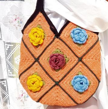 Gehaakte ROSE-tas uit de jaren 70 (HANDGEMAAKT) beschikbaar voor biedingen