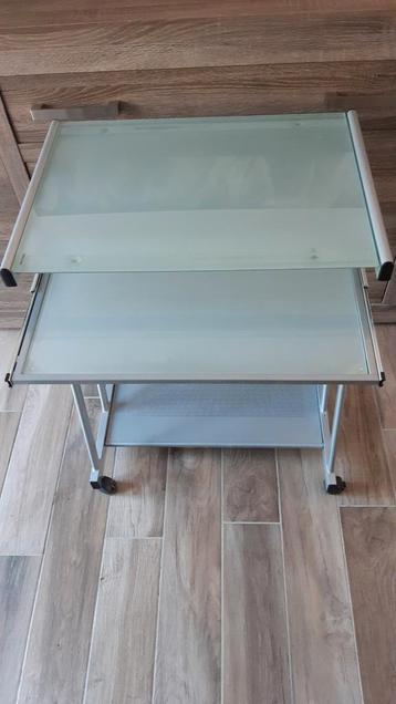 computertafel glazenbladen op een metalen onderstel., Enlèvement, Utilisé