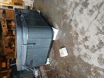 3 persoons jacuzzi gratis gelevrd geplaatst  beschikbaar voor biedingen