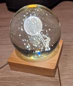 Ruimtelamp glazen bol op houten staander, NIEUW, Huis en Inrichting, Ophalen of Verzenden, Nieuw, Glas, Minder dan 50 cm