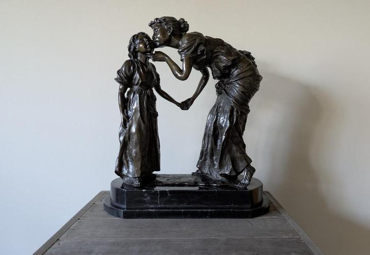 bronzen beeld getiteld 'Moeder kust kind', Antiek en Kunst, Antiek | Brons en Koper, Brons, Ophalen