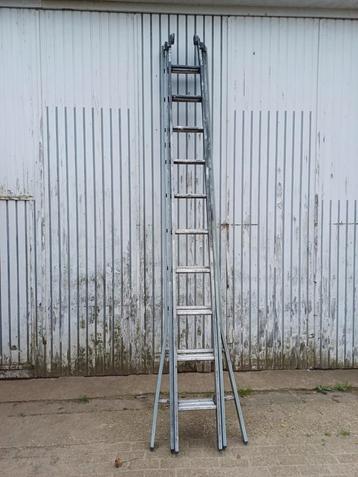 Uitschuifbare ladder
