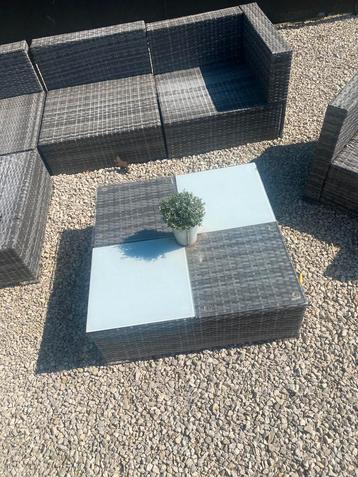 Loungeset in zeer goede staat beschikbaar voor biedingen