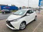 Toyota Aygo X-play 11/2015 069000km Camera Airco Cruise Full, Auto's, Voorwielaandrijving, Testrit aan huis, Stof, Euro 6