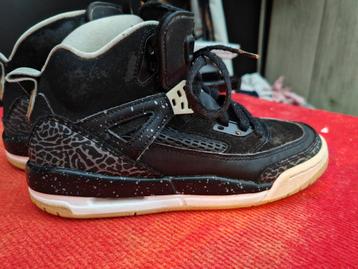 Jordan Dames sport schoenen. Maat 38 beschikbaar voor biedingen