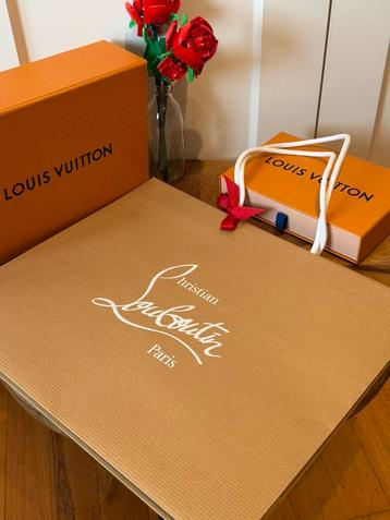 Christian Louboutin Zak – Bruin, Wit & Iconisch Rood beschikbaar voor biedingen