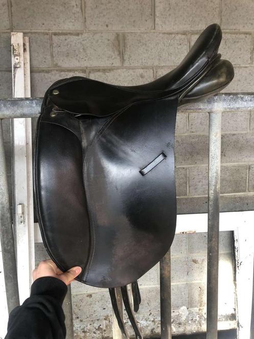 Dressuurzadel, Dieren en Toebehoren, Paarden en Pony's | Zadels, Gebruikt, Dressuur, Ophalen of Verzenden