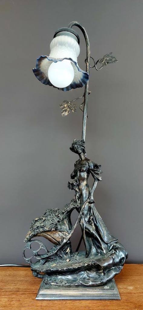 Art deco tulpenlamp, vrouwenbeeld en regula kruiwagen, Antiek en Kunst, Antiek | Verlichting, Ophalen
